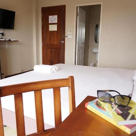 Chompu Nakarin Apartment Trang Bagian luar foto