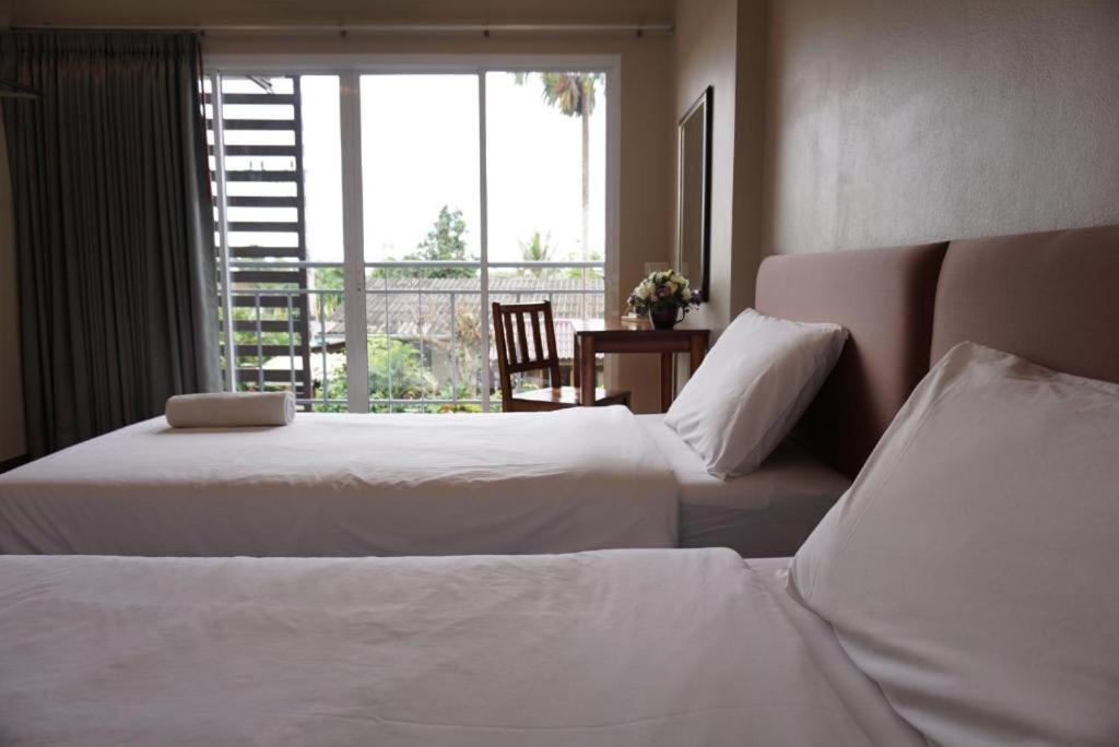 Chompu Nakarin Apartment Trang Bagian luar foto