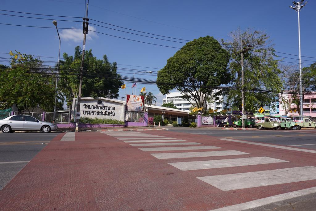 Chompu Nakarin Apartment Trang Bagian luar foto
