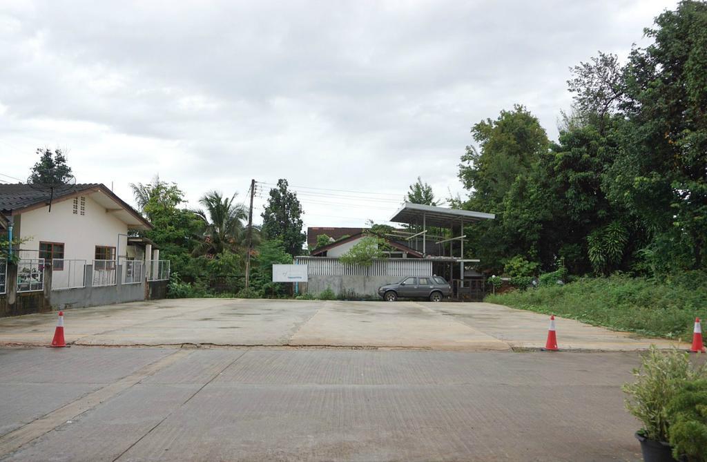 Chompu Nakarin Apartment Trang Bagian luar foto