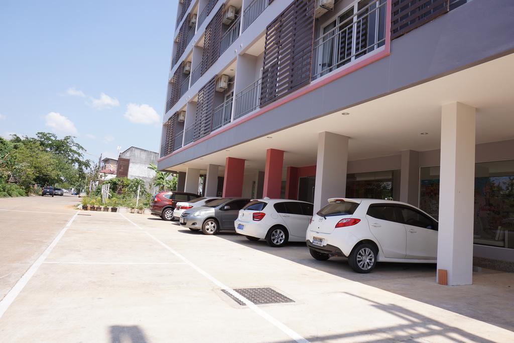 Chompu Nakarin Apartment Trang Bagian luar foto
