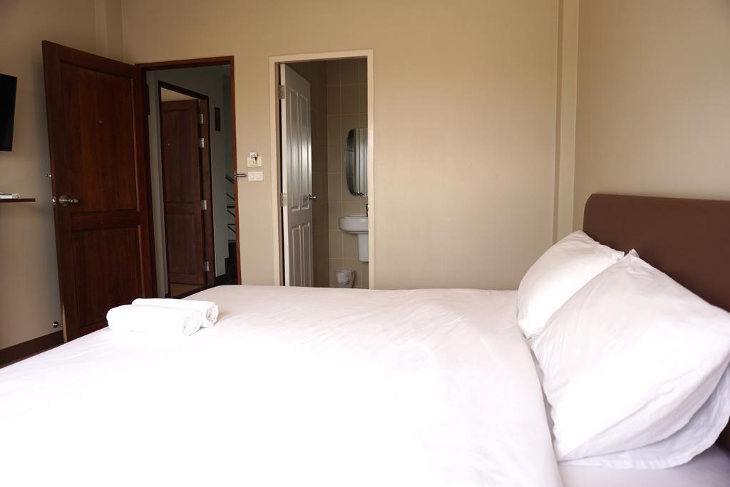 Chompu Nakarin Apartment Trang Bagian luar foto