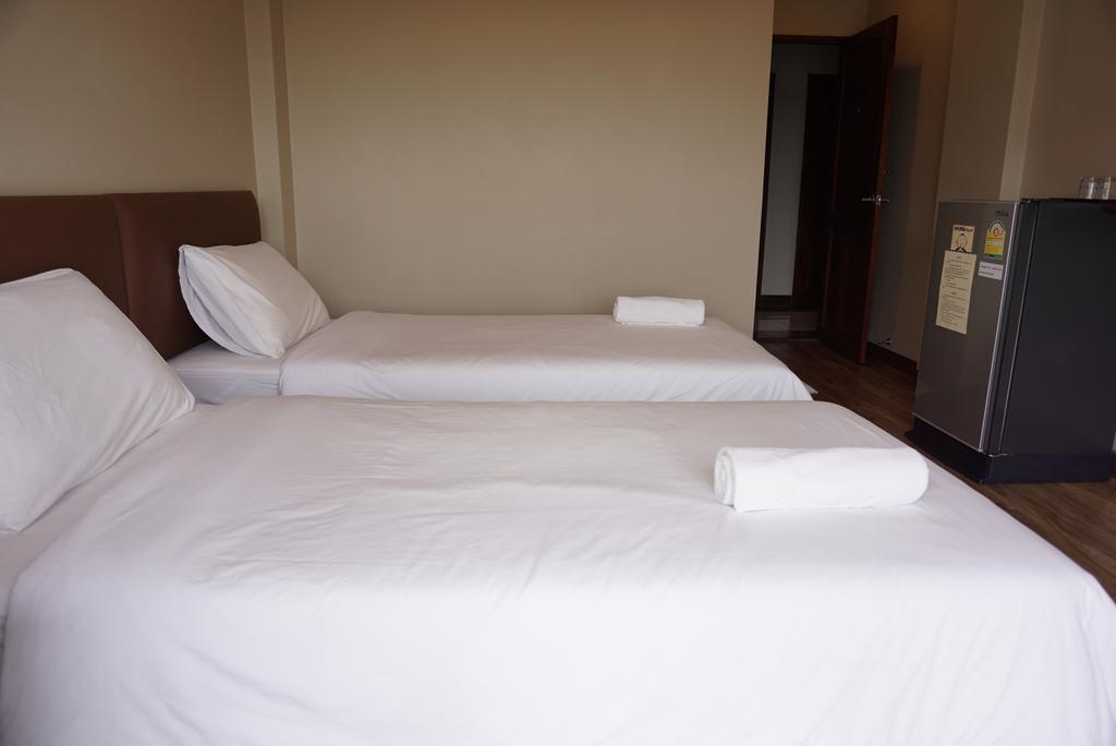 Chompu Nakarin Apartment Trang Bagian luar foto