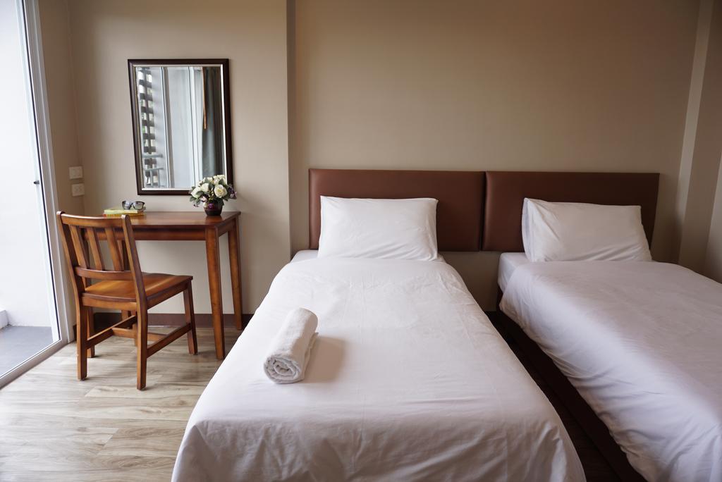Chompu Nakarin Apartment Trang Bagian luar foto