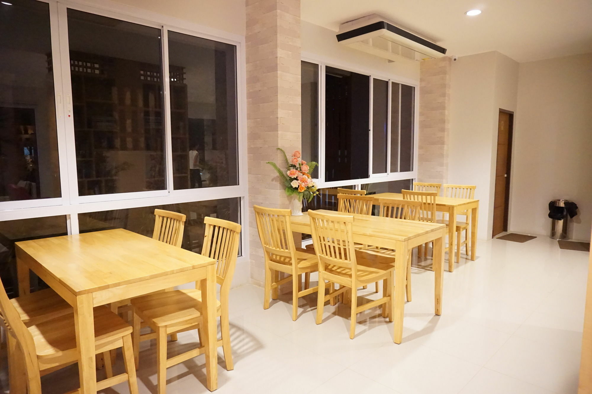 Chompu Nakarin Apartment Trang Bagian luar foto