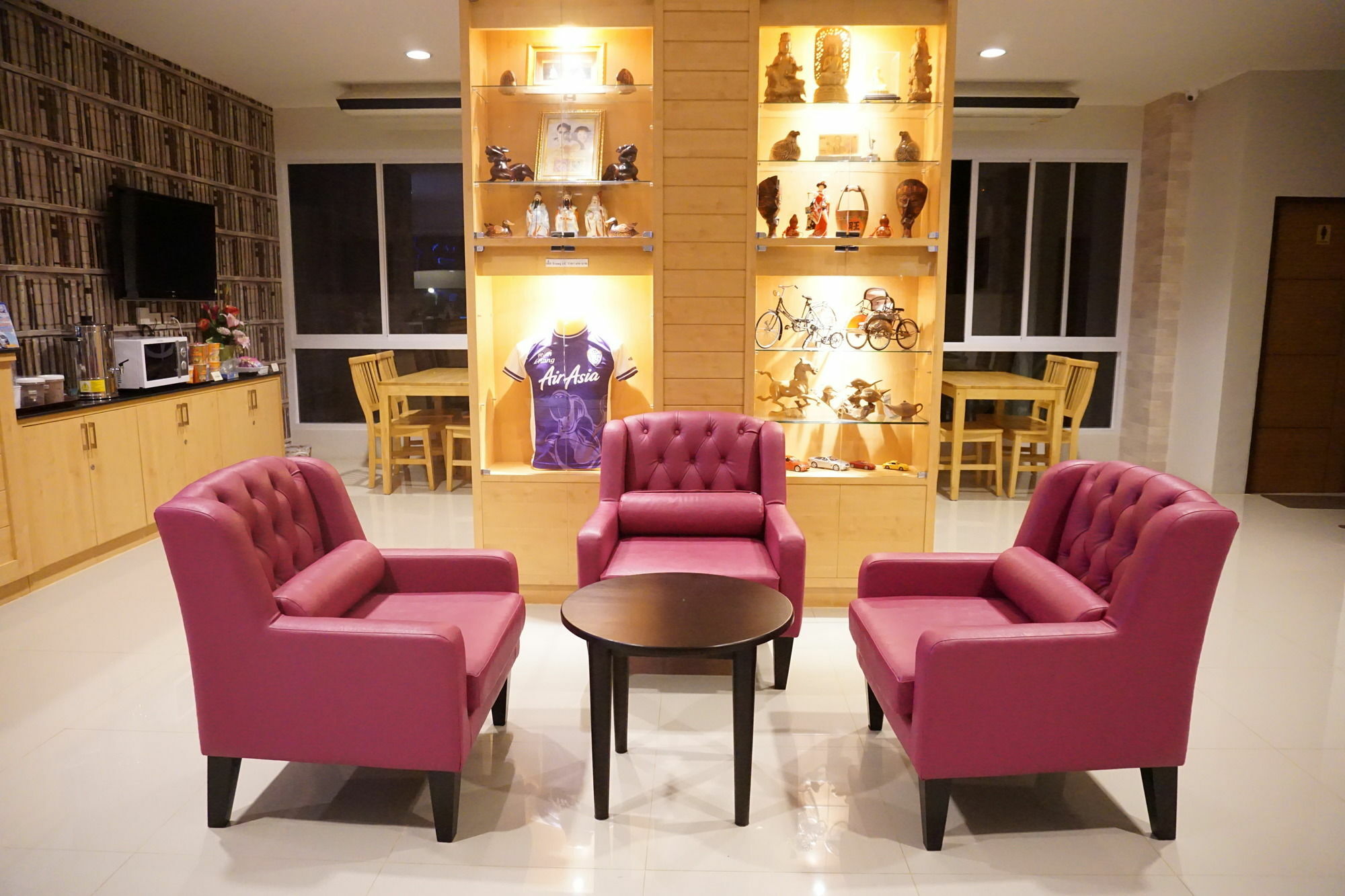 Chompu Nakarin Apartment Trang Bagian luar foto