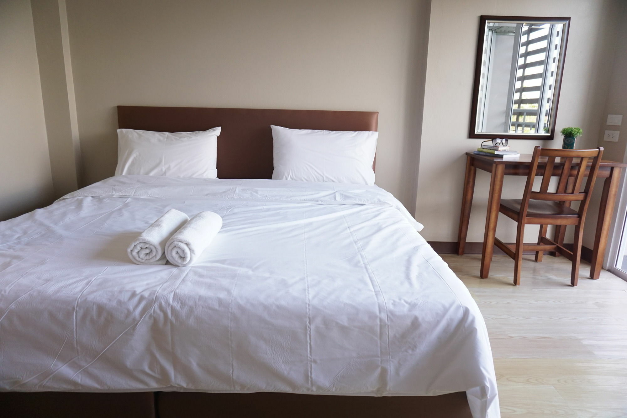 Chompu Nakarin Apartment Trang Bagian luar foto