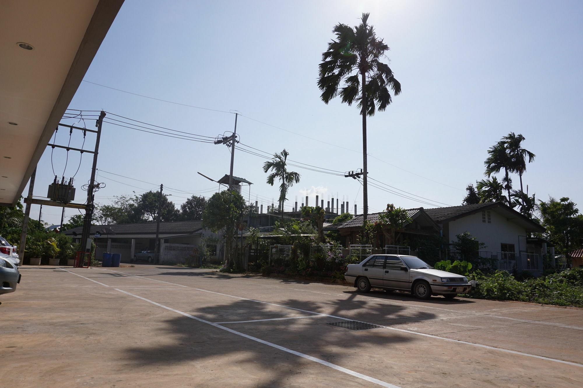 Chompu Nakarin Apartment Trang Bagian luar foto