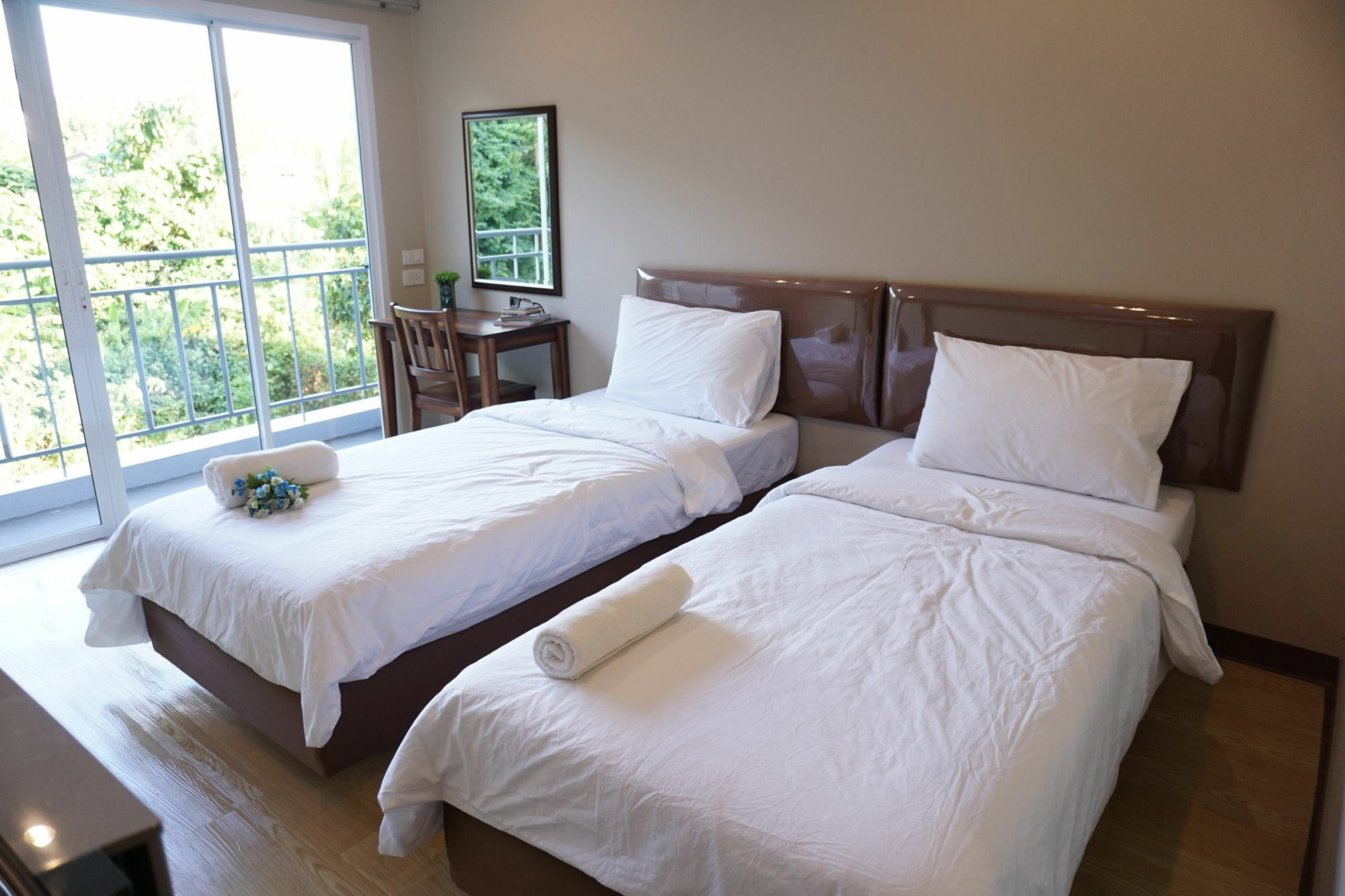 Chompu Nakarin Apartment Trang Bagian luar foto