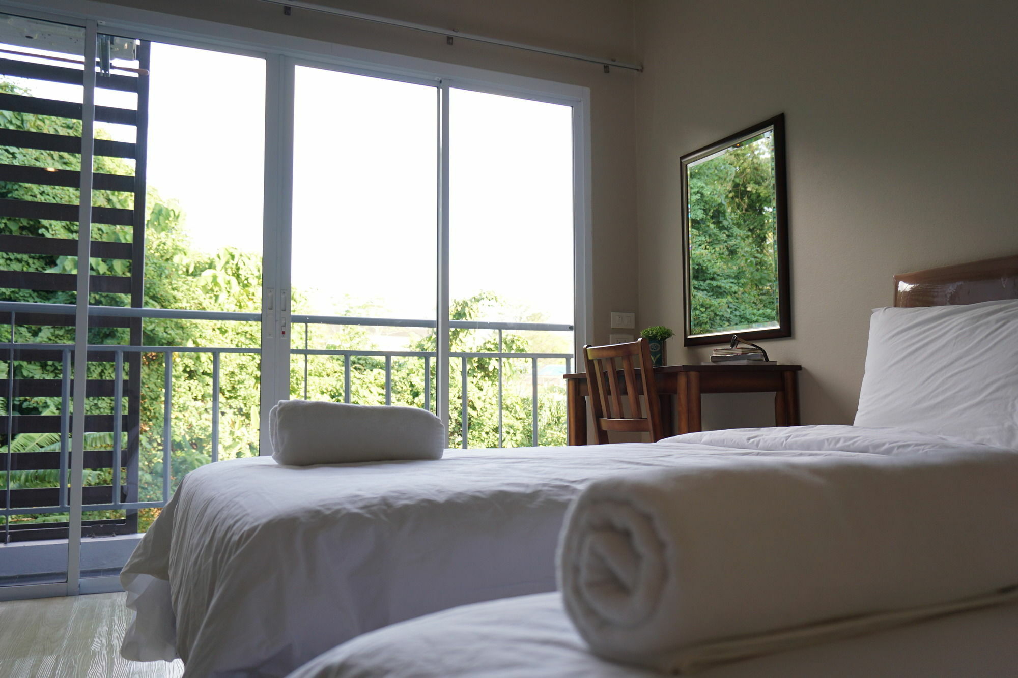 Chompu Nakarin Apartment Trang Bagian luar foto