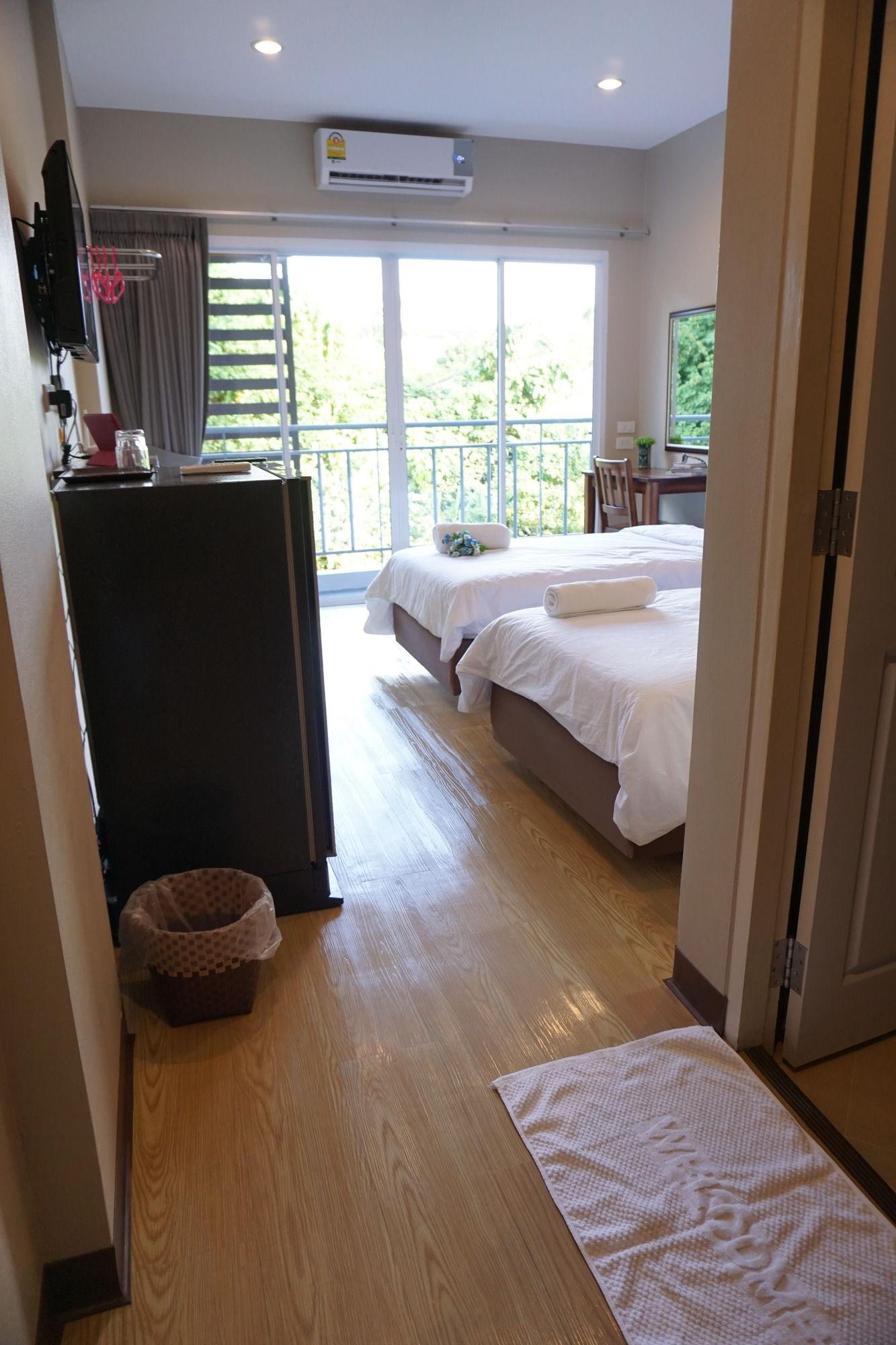 Chompu Nakarin Apartment Trang Bagian luar foto