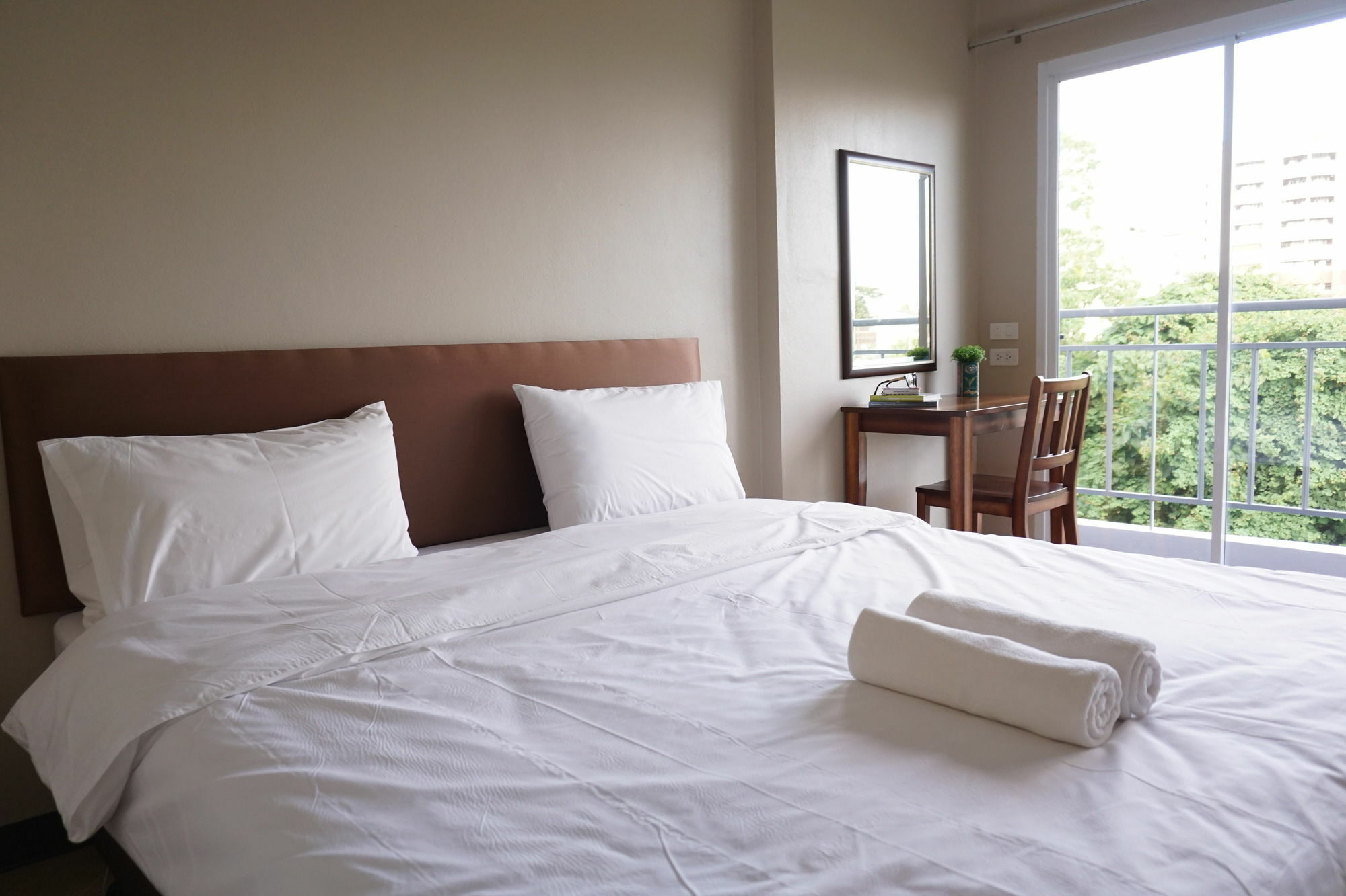 Chompu Nakarin Apartment Trang Bagian luar foto